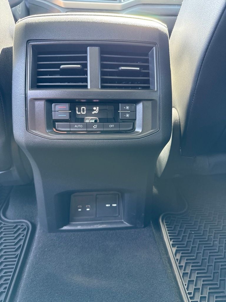 2021 Volkswagen Atlas 3.6L V6 SE w/Technology R-Line
