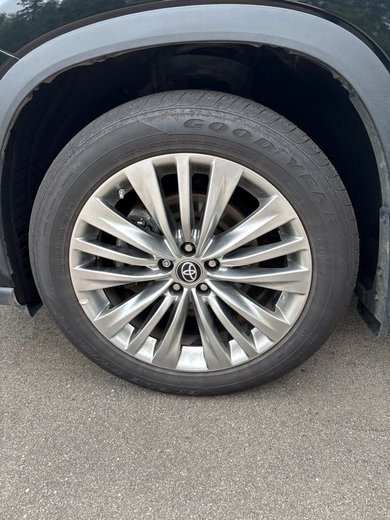 2023 Toyota Highlander Platinum