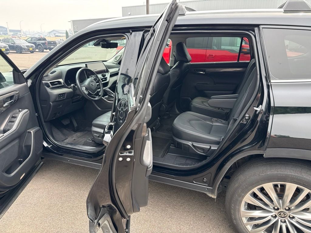 2023 Toyota Highlander Platinum