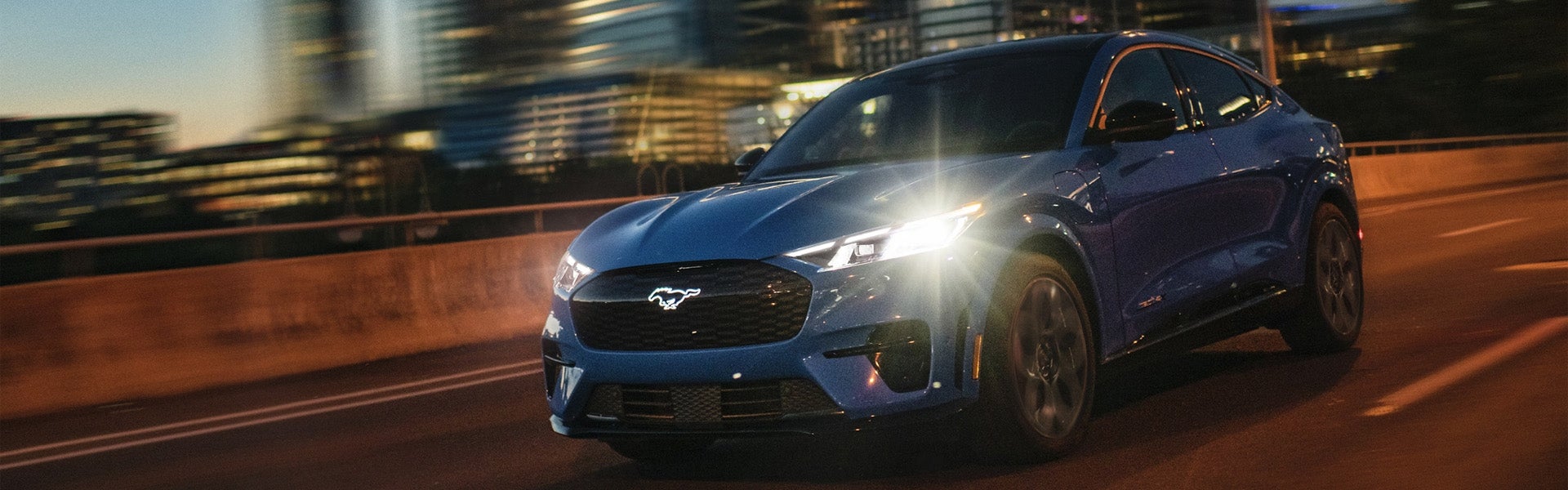 /static/brand-ford/vehicle/2024/Ford/Mustang-Mach-E/Full-Width/01.jpg
