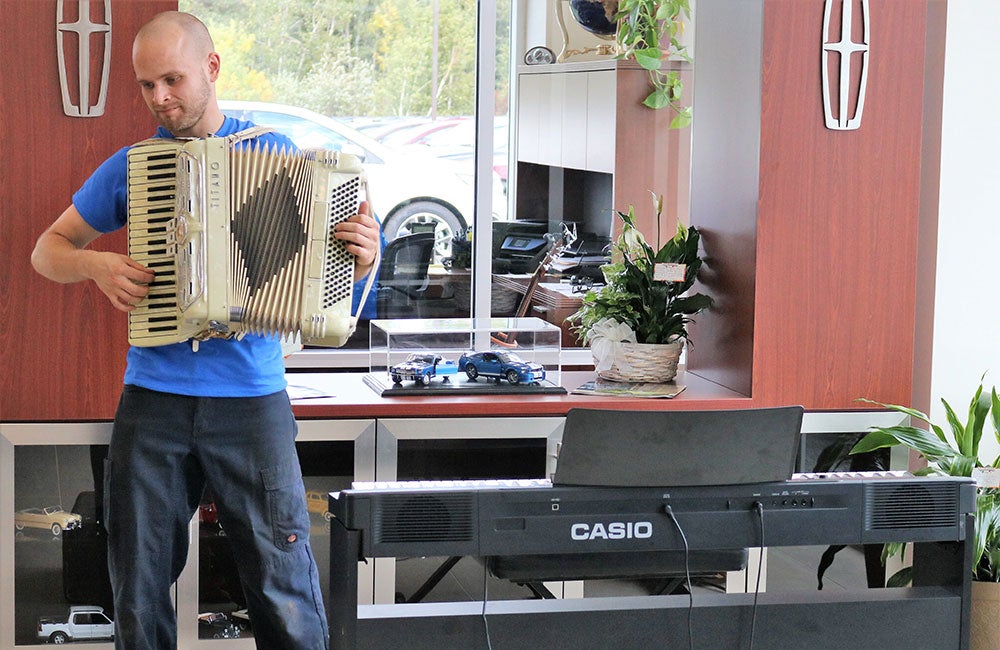 Lundgren Ford in Eveleth MN